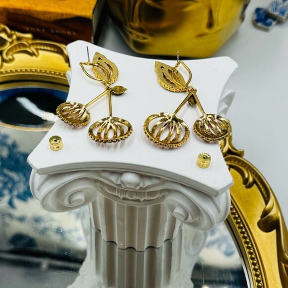 🆕 KURT GEIGER LONDON 🧿 NWOT Pavé CHERRIES Cherry Statement Earrings, Gold Tone - Picture 10 of 16